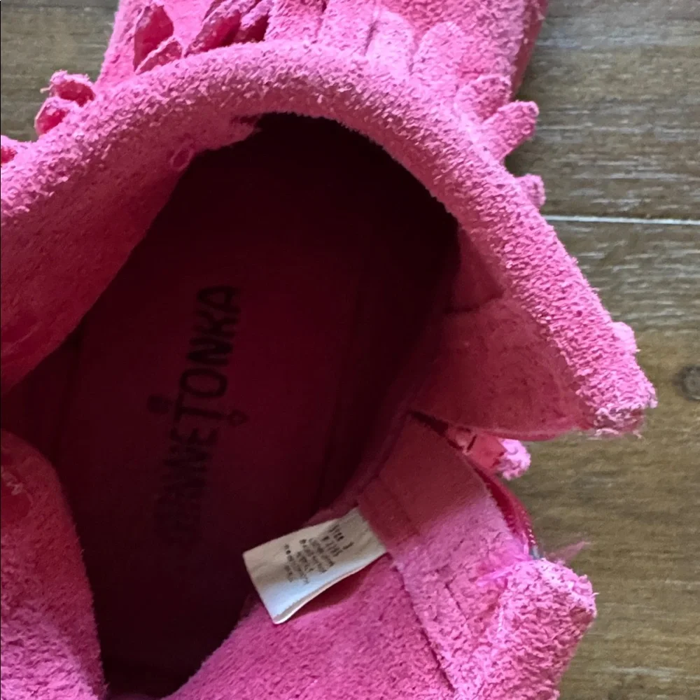 Size 3 Minnetonka Double Fringe Side Zip Boot in pink